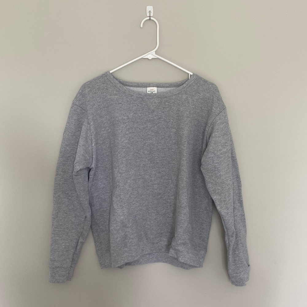 Light grey Crewneck. Size M